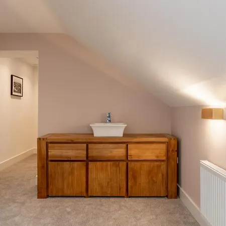 招待所 The Hawthorn